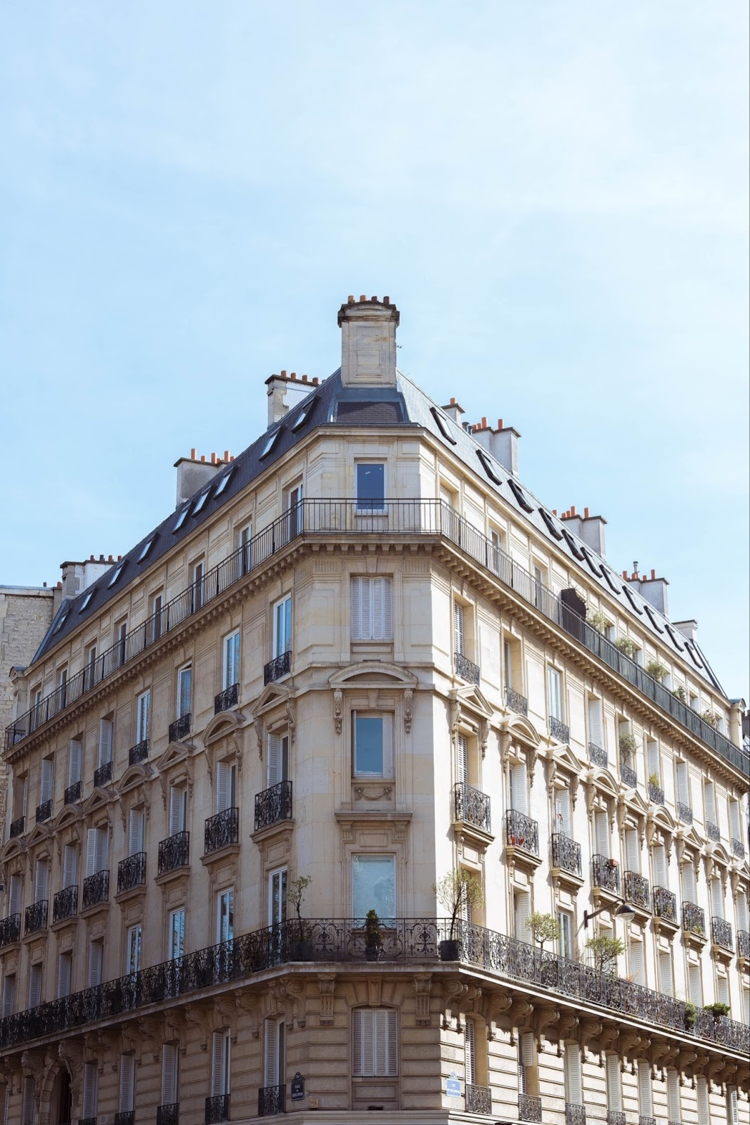 How Can You Recognise a Haussmannian Building?