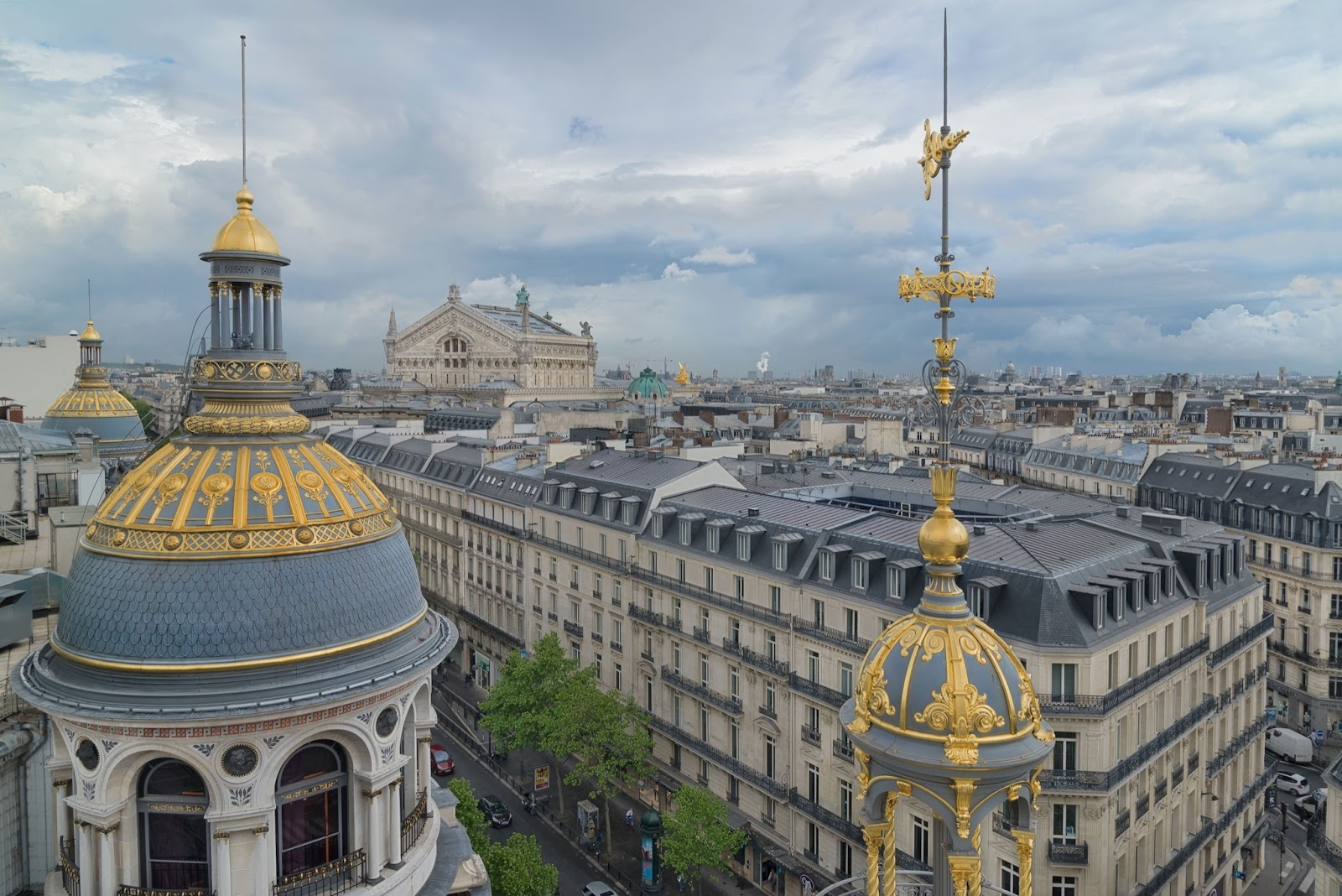 How Can You Recognise a Haussmannian Building?