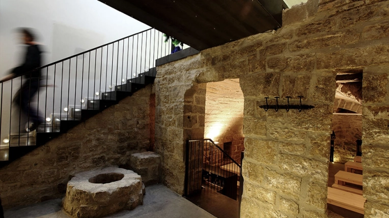 Retail, Hotels / Restaurants, Renovation