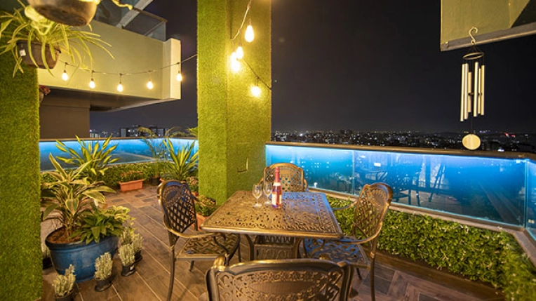 Patios & Terraces, Flats / Apartments