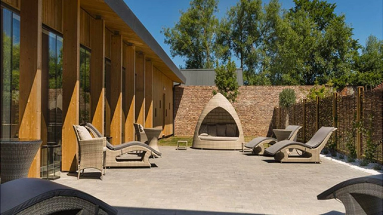 Patios & Terraces, Retail, Hotels / Restaurants, Exterior, Renovation, Landscape Architecture