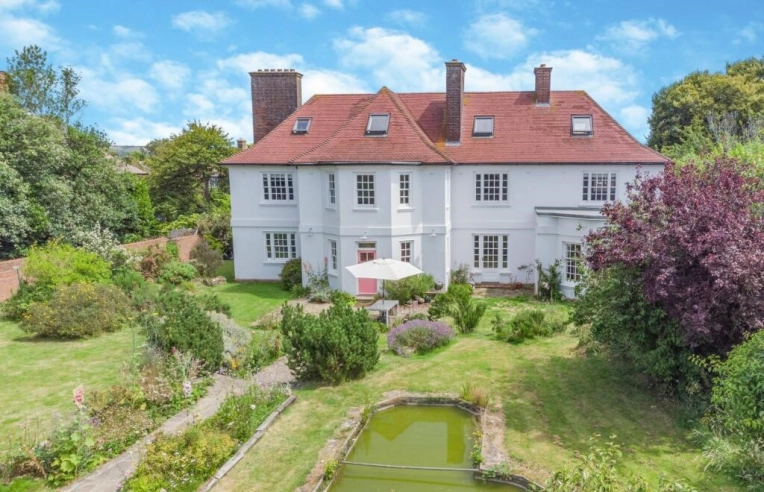 Single-Family Homes, Renovation, Design / Plans, Planning permission application, Construction Management, Consulting
